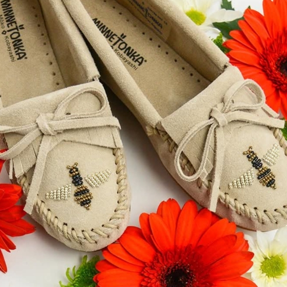 Minnetonka Shoes - Minnetonka Moko Kobayashi Beaded Bee Moccasins